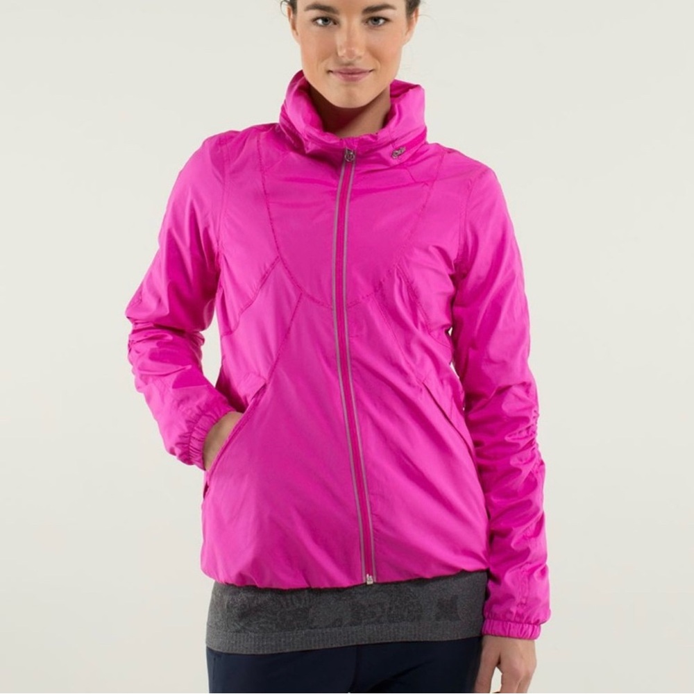LULULEMON RUN HUSTLE JACKET IN PARIS PERFECTION PINK WITH PACKABLE HOOD SIZE 12